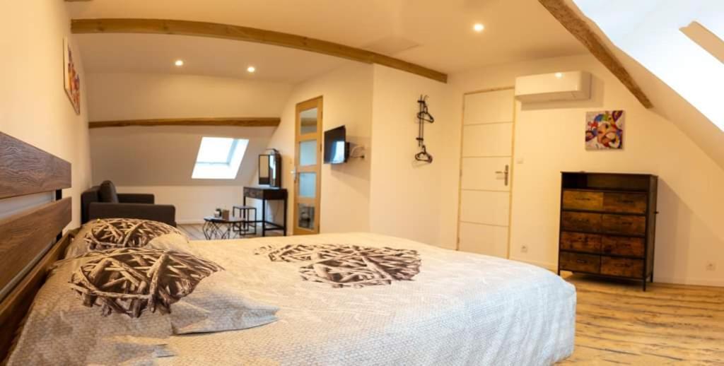Cyris - Chambres Duplex Climatisees - Spa & Piscine Centre Ville Saint-Germain-des-Fosses Екстериор снимка